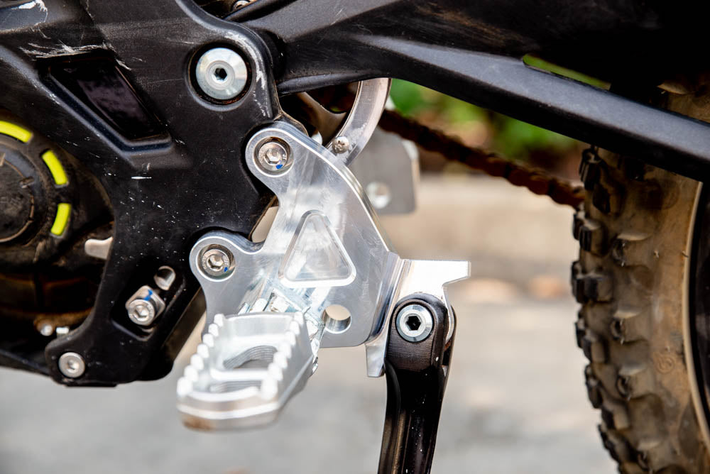 Sur Ron / E Ride Pro SS Billet Peg Brackets Kit With Kickstand Option